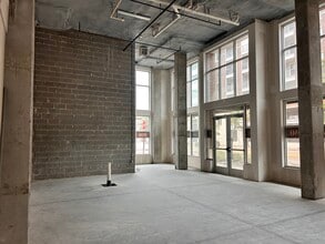 100 E Main St, Lewisville, TX à louer Photo intérieure– Image 1 sur 14