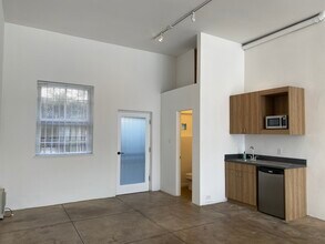 12701-12705 Venice Blvd, Los Angeles, CA à louer Photo intérieure– Image 1 sur 4