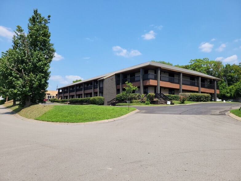 440 Metroplex Dr, Nashville, TN à louer - Photo de l’immeuble – Image 2 sur 2