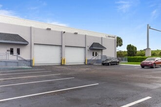 7950-7966 NW 14th St, Miami, FL à louer Photo de l’immeuble– Image 2 sur 3