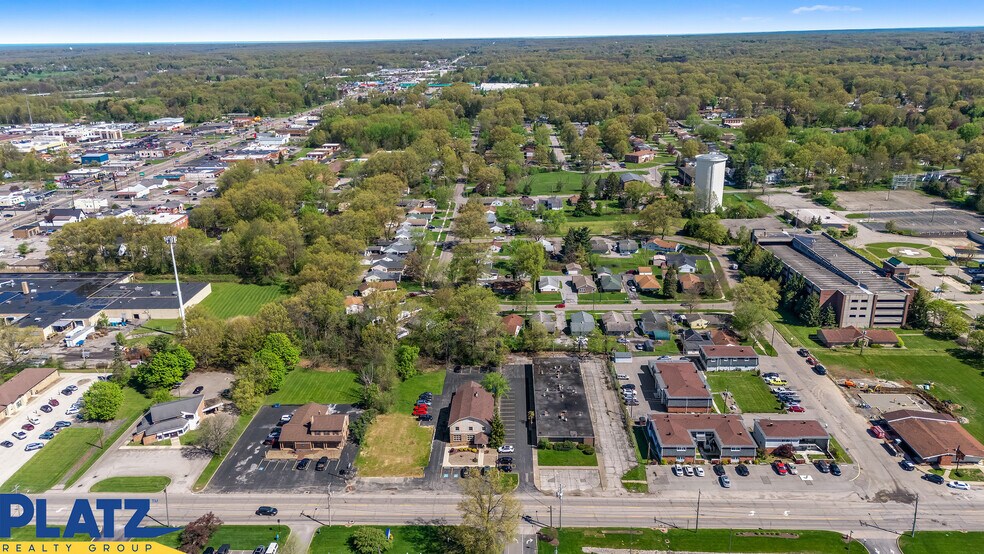 564 Gypsy Ln, Youngstown, OH à vendre - Photo de l’immeuble – Image 2 sur 5
