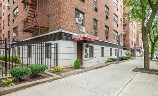 Plus de détails pour 9418 59th Ave, Elmhurst, NY - Bureau à vendre