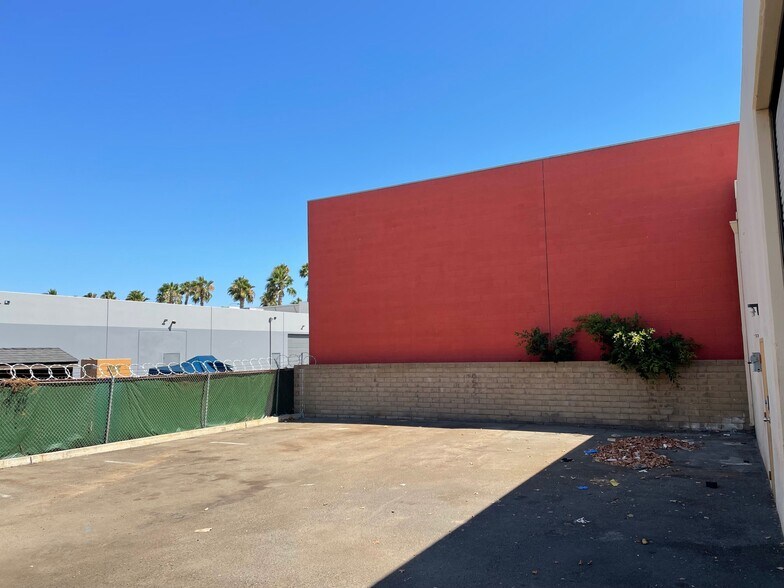 1894 S Santa Cruz St, Anaheim, CA à louer - Photo de l’immeuble – Image 2 sur 2