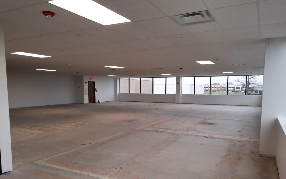 7801 N Central Dr, Lewis Center, OH à louer - Photo intérieure – Image 3 sur 11