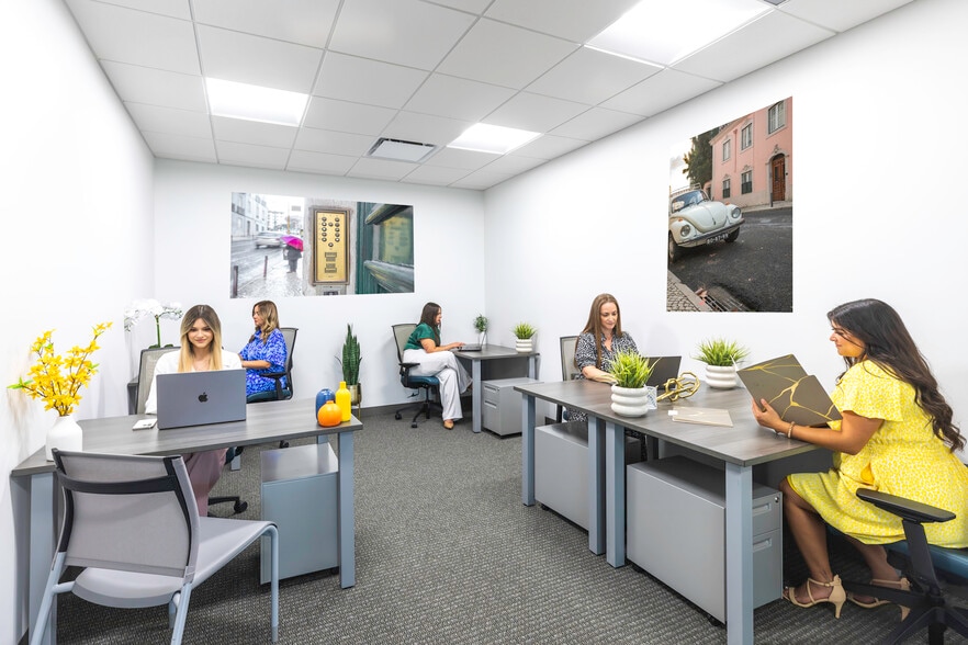 3750 NW 87th Ave, Doral, FL à louer - Photo intérieure – Image 3 sur 33