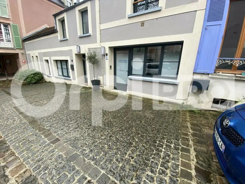 Local d’activités dans Palaiseau à louer - Photo de l’immeuble – Image 1 sur 11