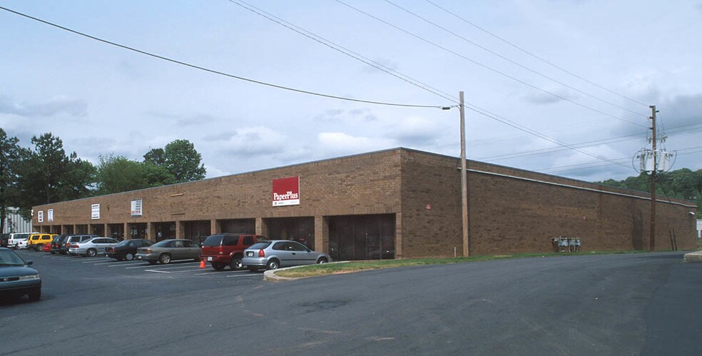 3660-3672 Oakcliff Rd, Doraville, GA à louer - Photo de l’immeuble – Image 2 sur 8