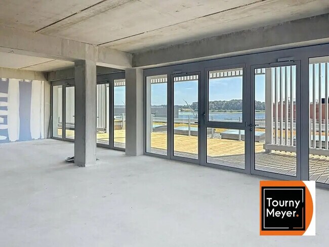 Plus de détails pour 24 Rue Du Sous-Marin Vénus, Lorient - Bureau à vendre