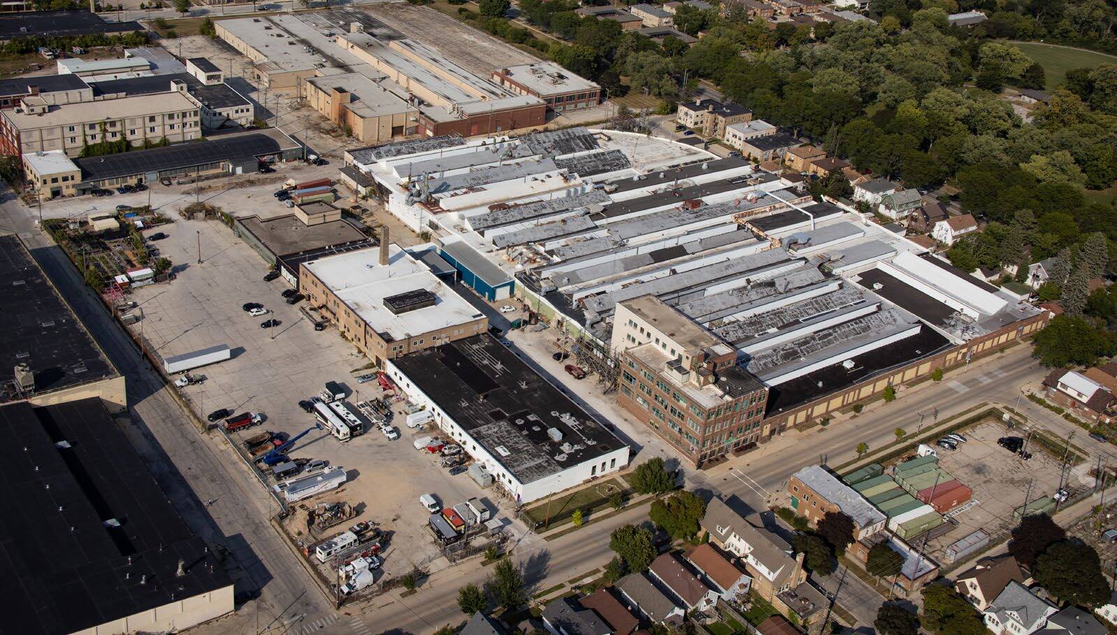 Milwaukee Industrial Complex portefeuille de 4 biens à vendre sur LoopNet.fr Photo de l’immeuble– Image 1 sur 4