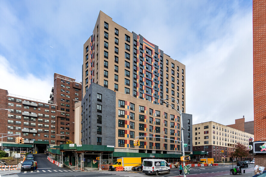 373 E 183rd St, Bronx, NY à louer - Photo de l’immeuble – Image 1 sur 2