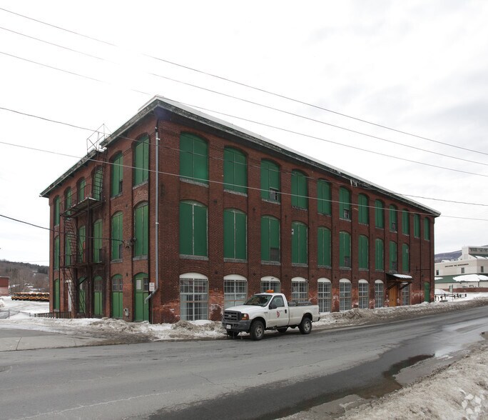 5 Hoosac St, Adams, MA à vendre - Photo de l’immeuble – Image 2 sur 2