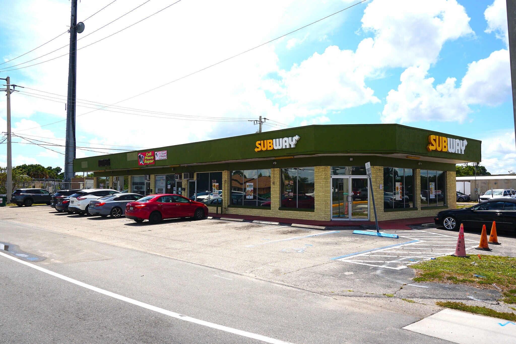 3315 Harbor Blvd, Port Charlotte, FL à vendre Photo de l’immeuble– Image 1 sur 7