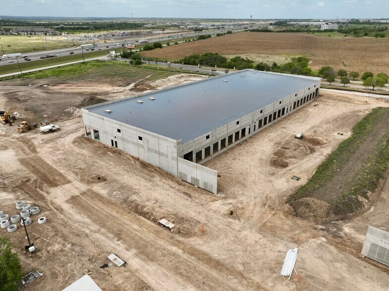 2700 I-35 N. Frontage Rd, San Marcos, TX à louer - Aérien – Image 3 sur 6