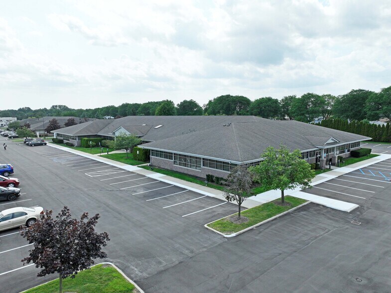 35501-35765 Mound Rd, Sterling Heights, MI à louer - Photo de l’immeuble – Image 1 sur 11