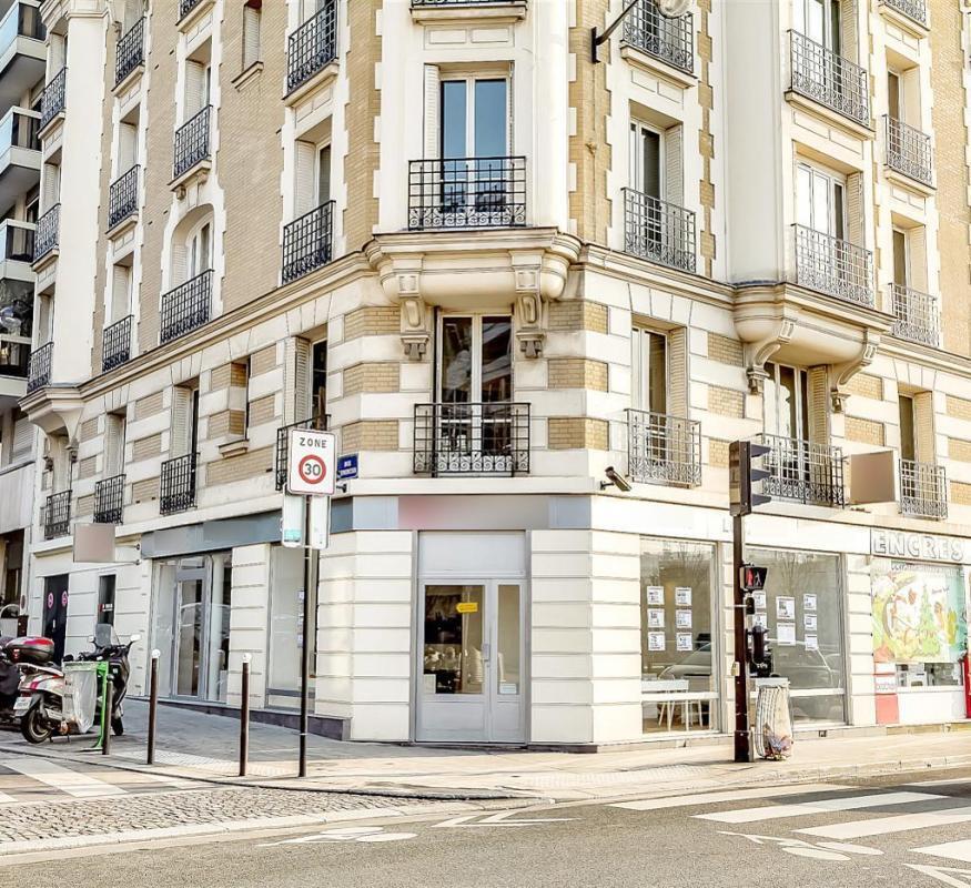 Immeuble residentiel dans Paris à vendre Photo de l’immeuble– Image 1 sur 9