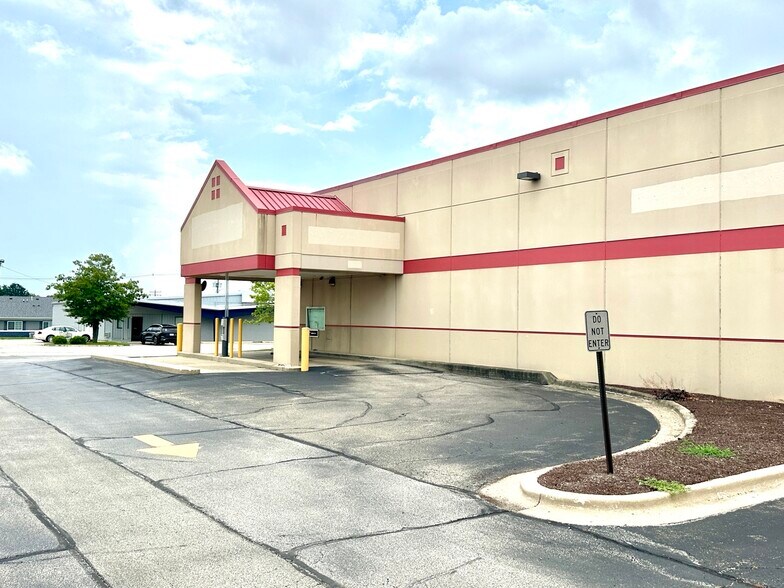 1818 Philo Rd, Urbana, IL à louer - Photo de l’immeuble – Image 2 sur 2