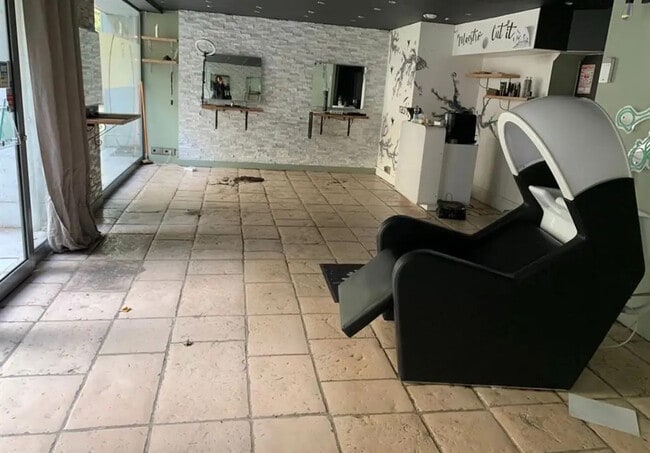 Plus de détails pour Local commercial à louer