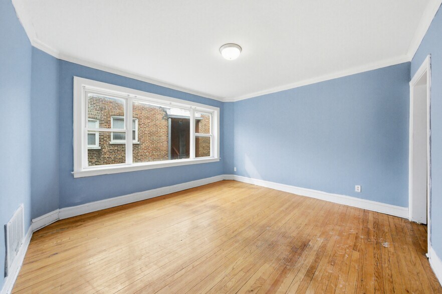 7352 S Langley Ave, Chicago, IL à vendre - Photo de l’immeuble – Image 2 sur 11