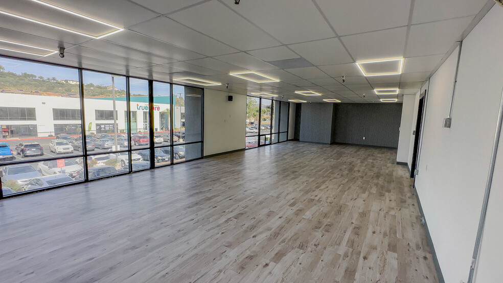 330 Rancheros Dr, San Marcos, CA à louer - Photo intérieure – Image 2 sur 14
