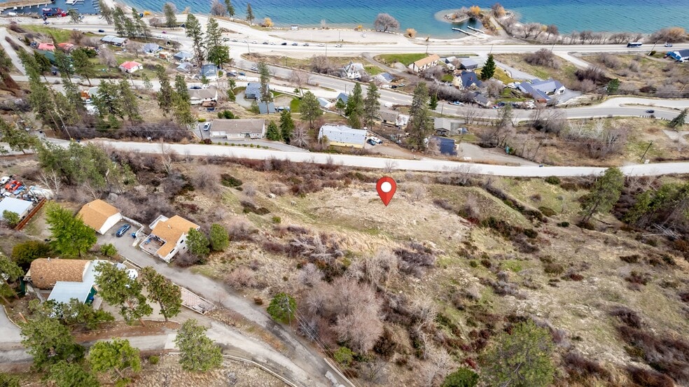 5890 Columbia Av, Peachland, BC à vendre - Aérien – Image 3 sur 5