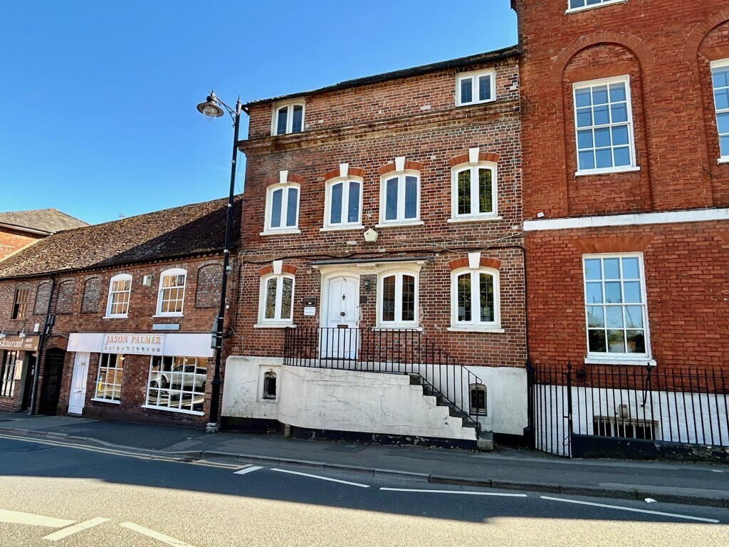 35 Oxford St, Newbury à louer Photo de l’immeuble– Image 1 sur 4