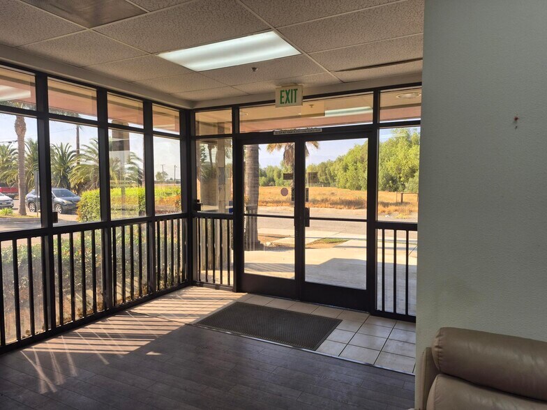 6675 Doolittle Ave, Riverside, CA à vendre - Photo de l’immeuble – Image 2 sur 9