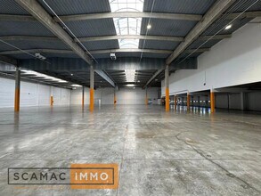 Industriel/Logistique dans Lisses à louer Photo intérieure– Image 2 sur 9