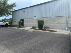 260-278 Springview Commerce Dr, DeBary, FL à louer Photo de l’immeuble– Image 1 sur 3