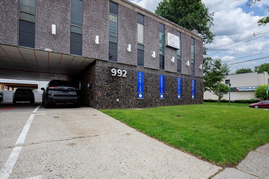 992 Clifton Ave, Clifton, NJ à vendre - Photo de l’immeuble – Image 3 sur 14