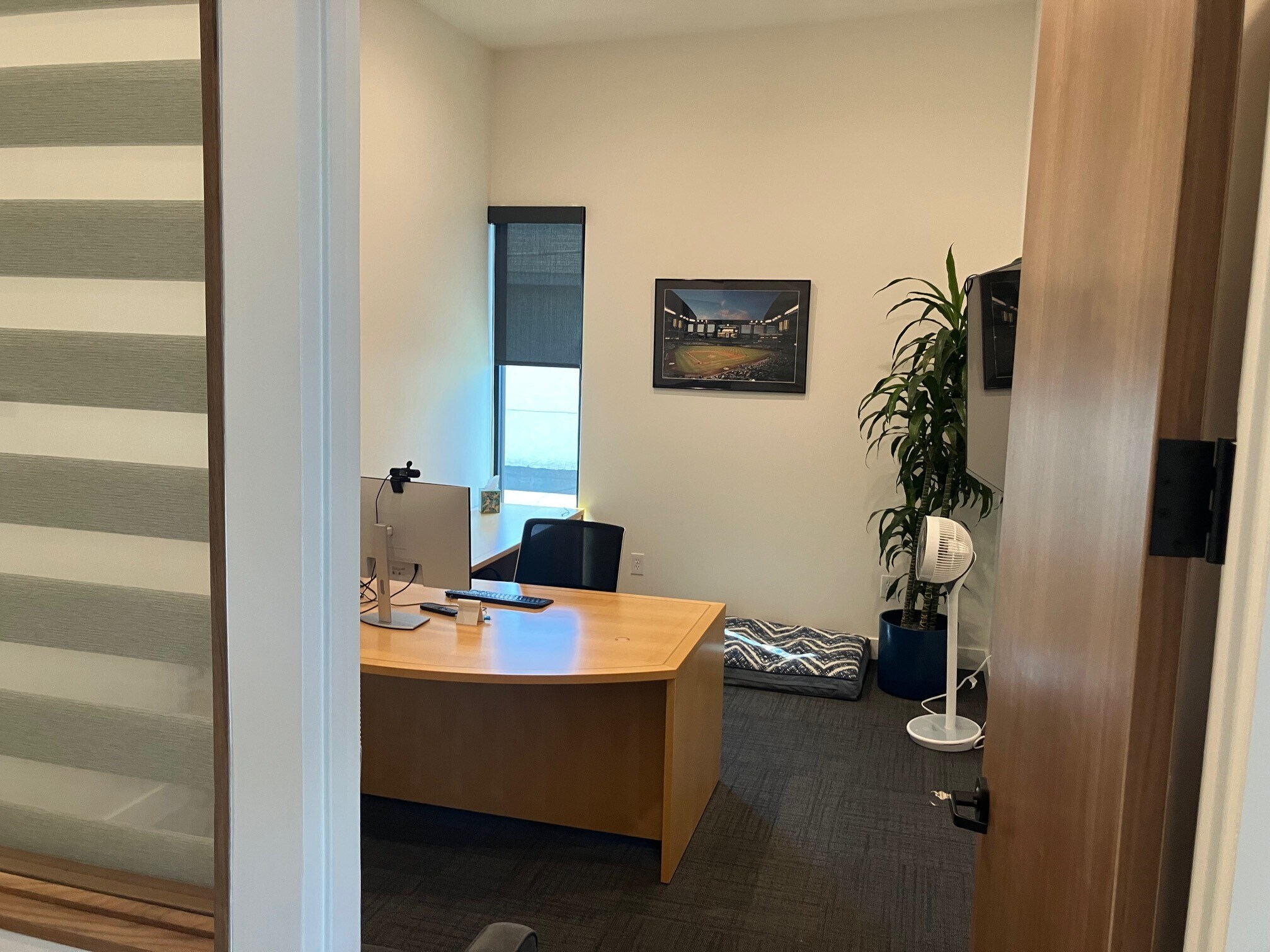 3833 E Indian School Rd, Phoenix, AZ à louer Photo de l’immeuble– Image 1 sur 9