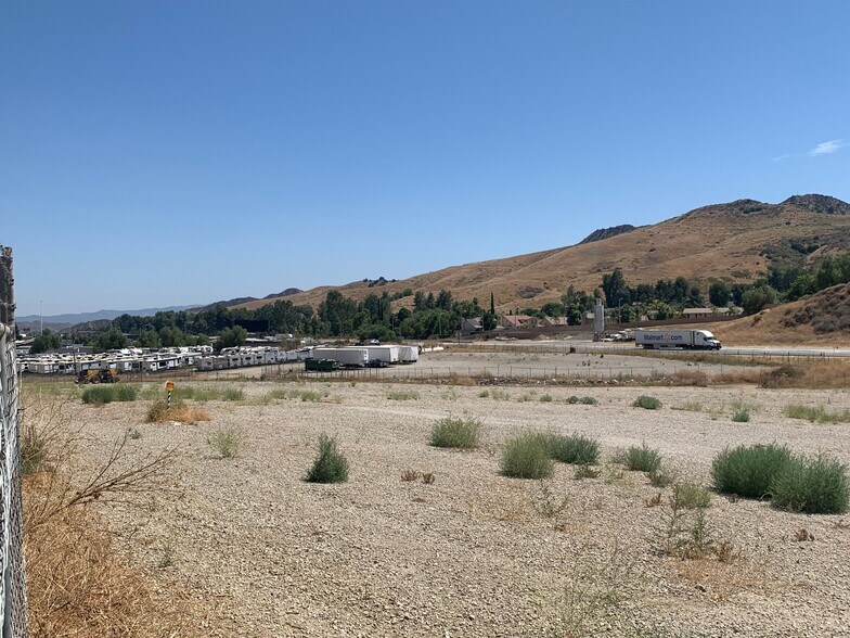32300 Castaic Rd, Castaic, CA à vendre - Photo principale – Image 2 sur 9