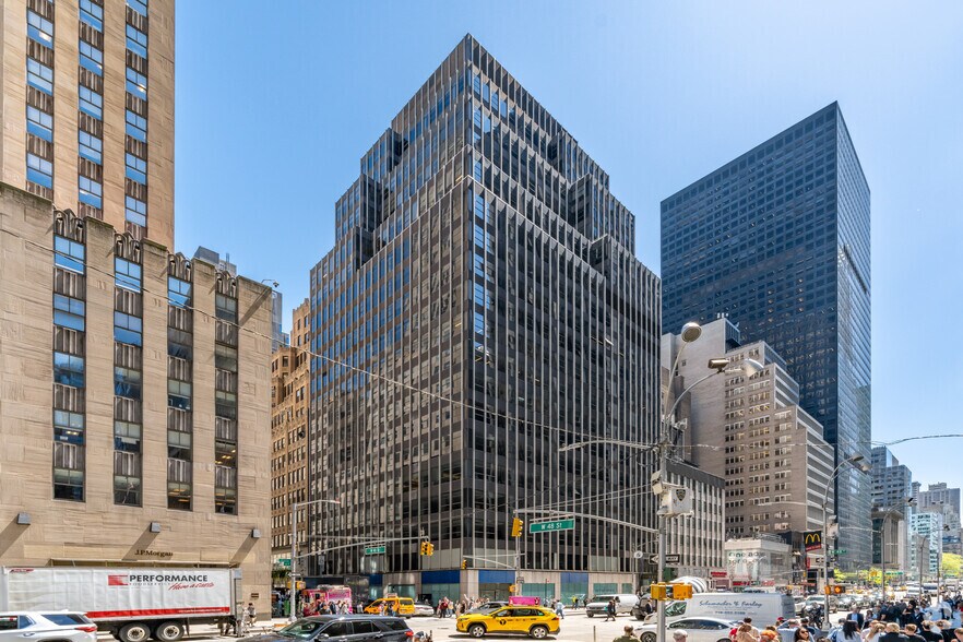 1212 Avenue of the Americas, New York, NY à louer - Photo principale – Image 1 sur 8