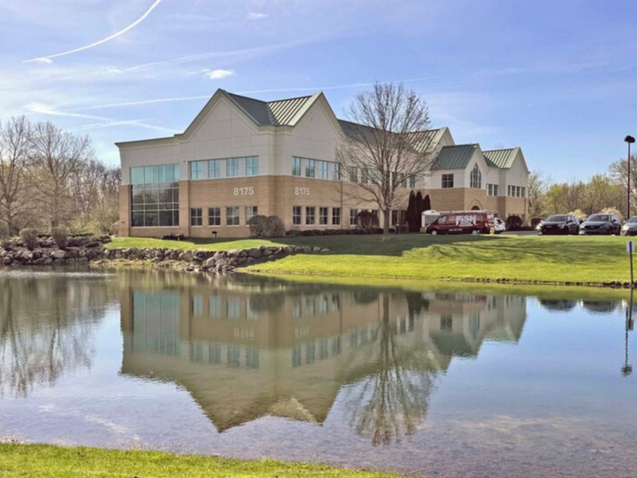 8175 Creekside Dr, Portage, MI à louer - Photo de l’immeuble – Image 2 sur 6