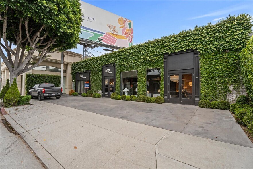 352 N Robertson Blvd, West Hollywood, CA à louer - Photo de l’immeuble – Image 2 sur 6
