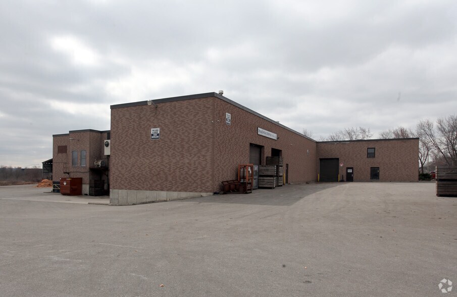 355 Dissette St, Bradford West Gwillimbury, ON à louer - Photo principale – Image 1 sur 4