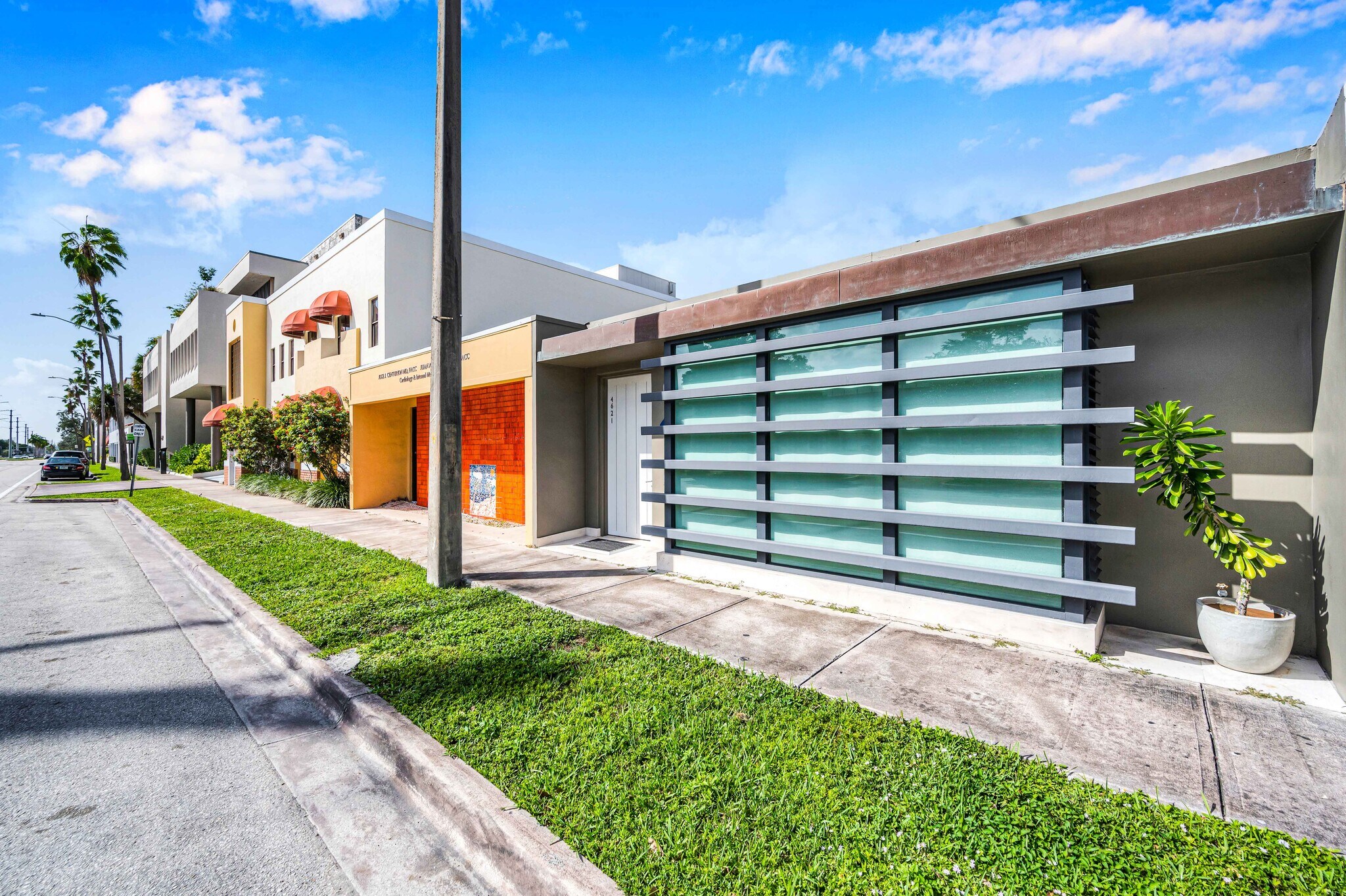 4621 Ponce De Leon Blvd, Coral Gables, FL à vendre Photo principale– Image 1 sur 29