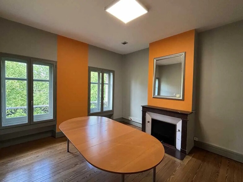 Bureau dans Bordeaux à vendre - Photo de l’immeuble – Image 3 sur 10