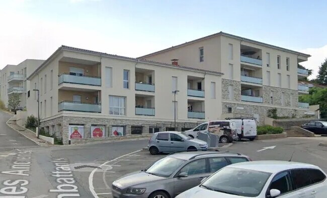 Plus de détails pour 35 Route De La Croix Du Ban, Pollionnay - Bureau à vendre