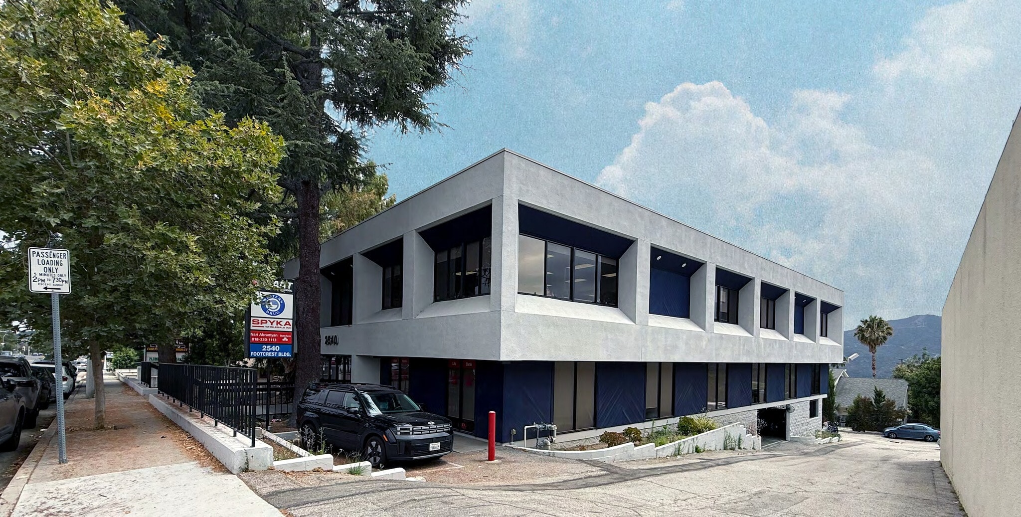 2540 Foothill Blvd, La Crescenta, CA à louer Photo de l’immeuble– Image 1 sur 5