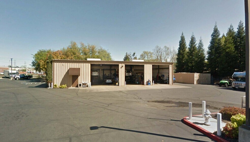7920 Old Auburn Rd, Citrus Heights, CA à louer - Photo de l’immeuble – Image 2 sur 5