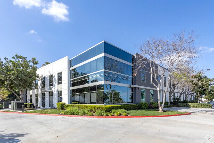 3207 Grey Hawk Ct, Carlsbad, CA à louer - Photo de l’immeuble – Image 2 sur 7