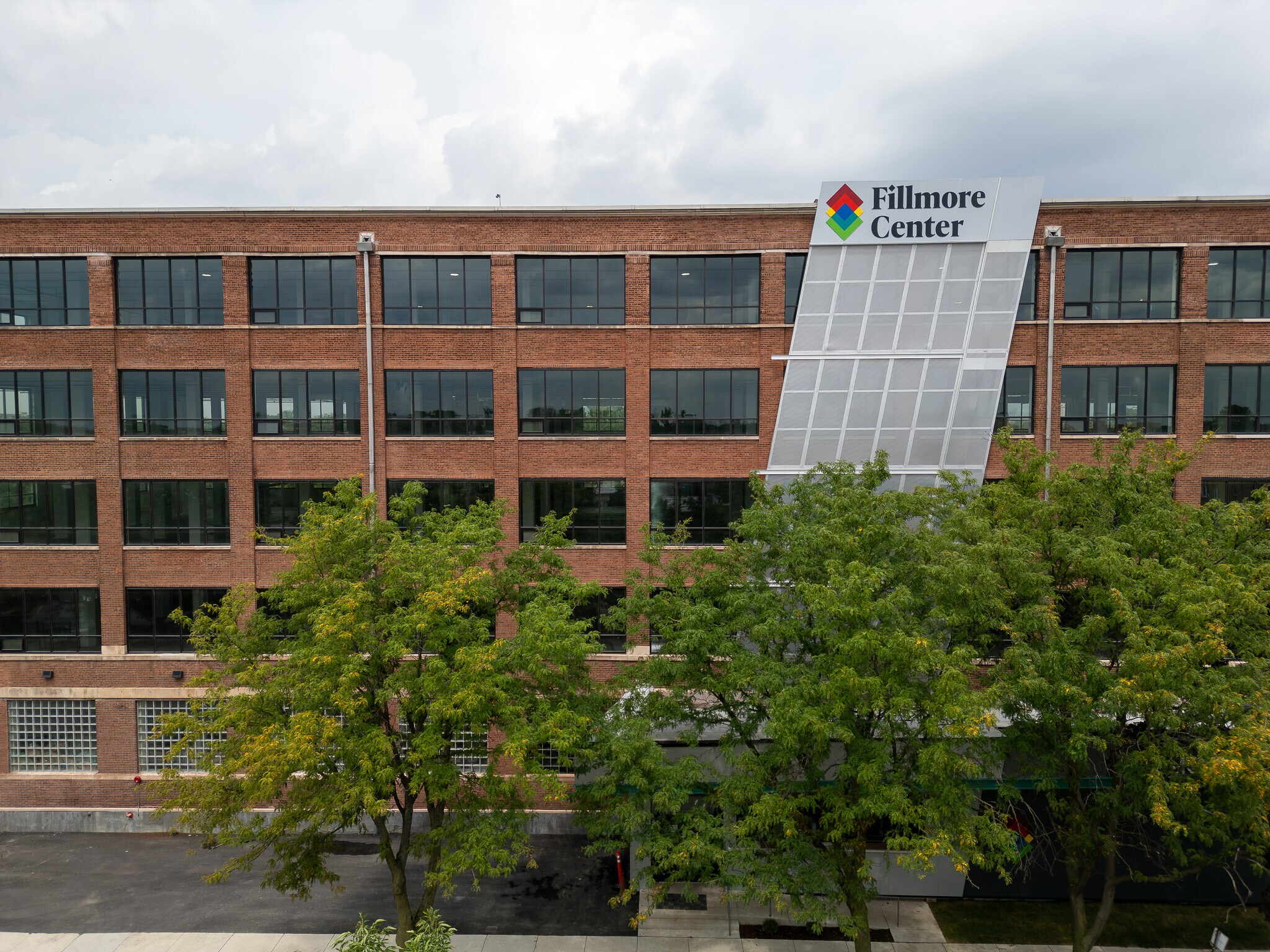 4100 W Fillmore St, Chicago, IL à louer Photo de l’immeuble– Image 1 sur 13