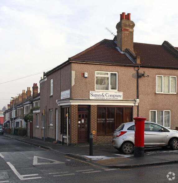 93 Crayford Rd, Crayford à louer - Photo principale – Image 1 sur 3