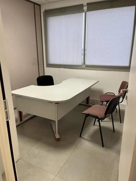 1 Chemin De Thil, Saint-Maurice-de-Beynost à louer - Photo intérieure – Image 3 sur 5