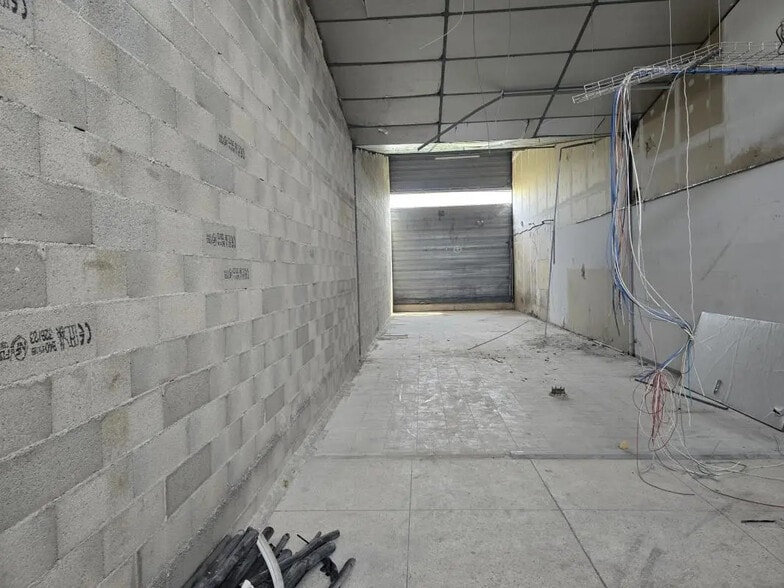 Local commercial dans Arles à louer - Photo intérieure – Image 2 sur 12