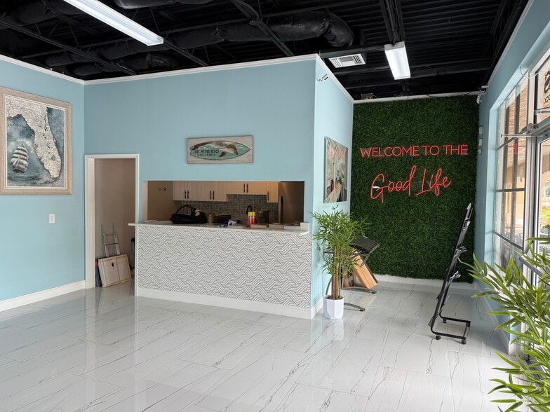 7050 Winkler Rd, Fort Myers, FL à louer - Photo intérieure – Image 3 sur 10