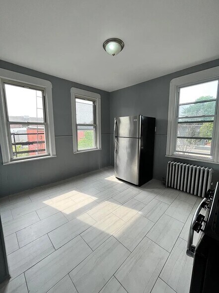 54 Montrose Ave, Jersey City, NJ à vendre - Photo de l’immeuble – Image 3 sur 12