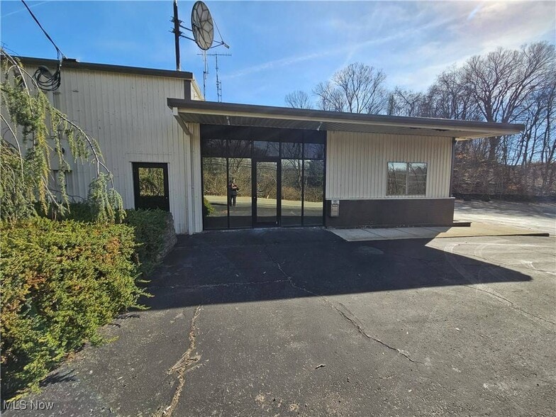 1344 Cove Rd, Weirton, WV à louer - Photo de l’immeuble – Image 3 sur 24