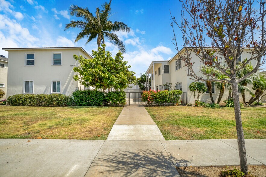 12314 Washington Pl, Los Angeles, CA à vendre - Photo de l’immeuble – Image 2 sur 21