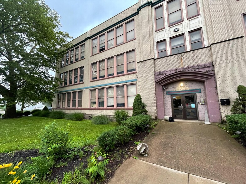19 May Ave, McKees Rocks, PA à vendre - Photo de l’immeuble – Image 3 sur 35